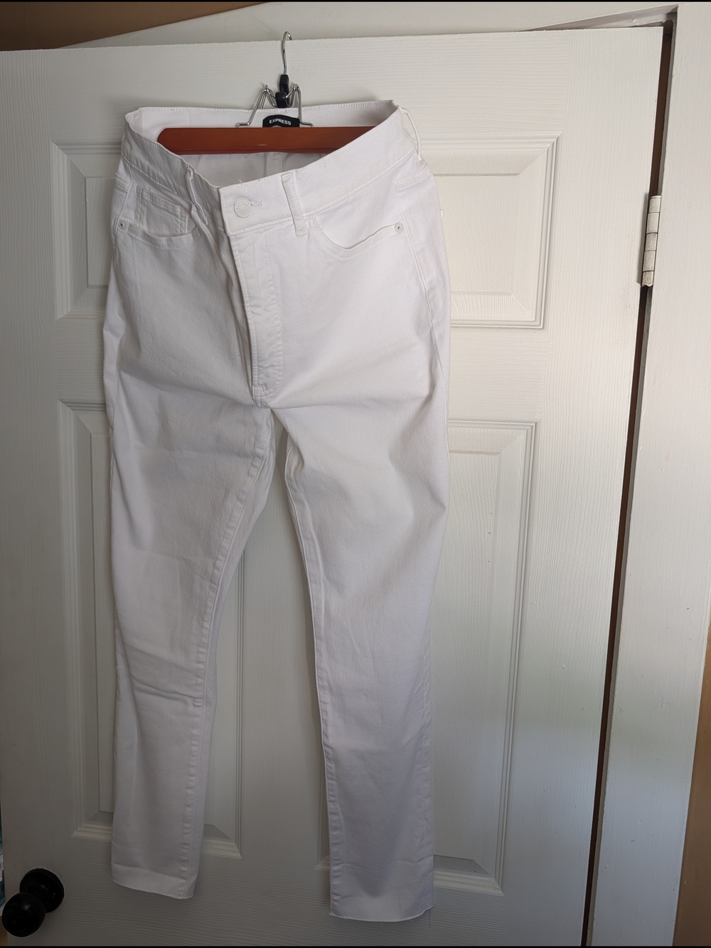 Express Women's White Slim Straight Jeans